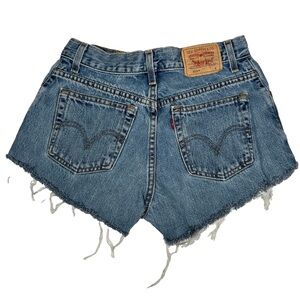 Levi's Women's Blue‎ Jean Shorts frayed hem cut off distressed vintage 550